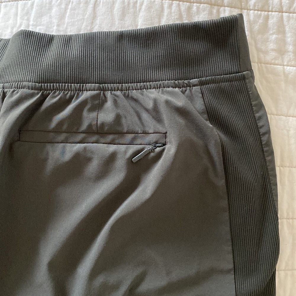 Athleta Brooklyn Ankle Pant Size 10 Color Olive Green